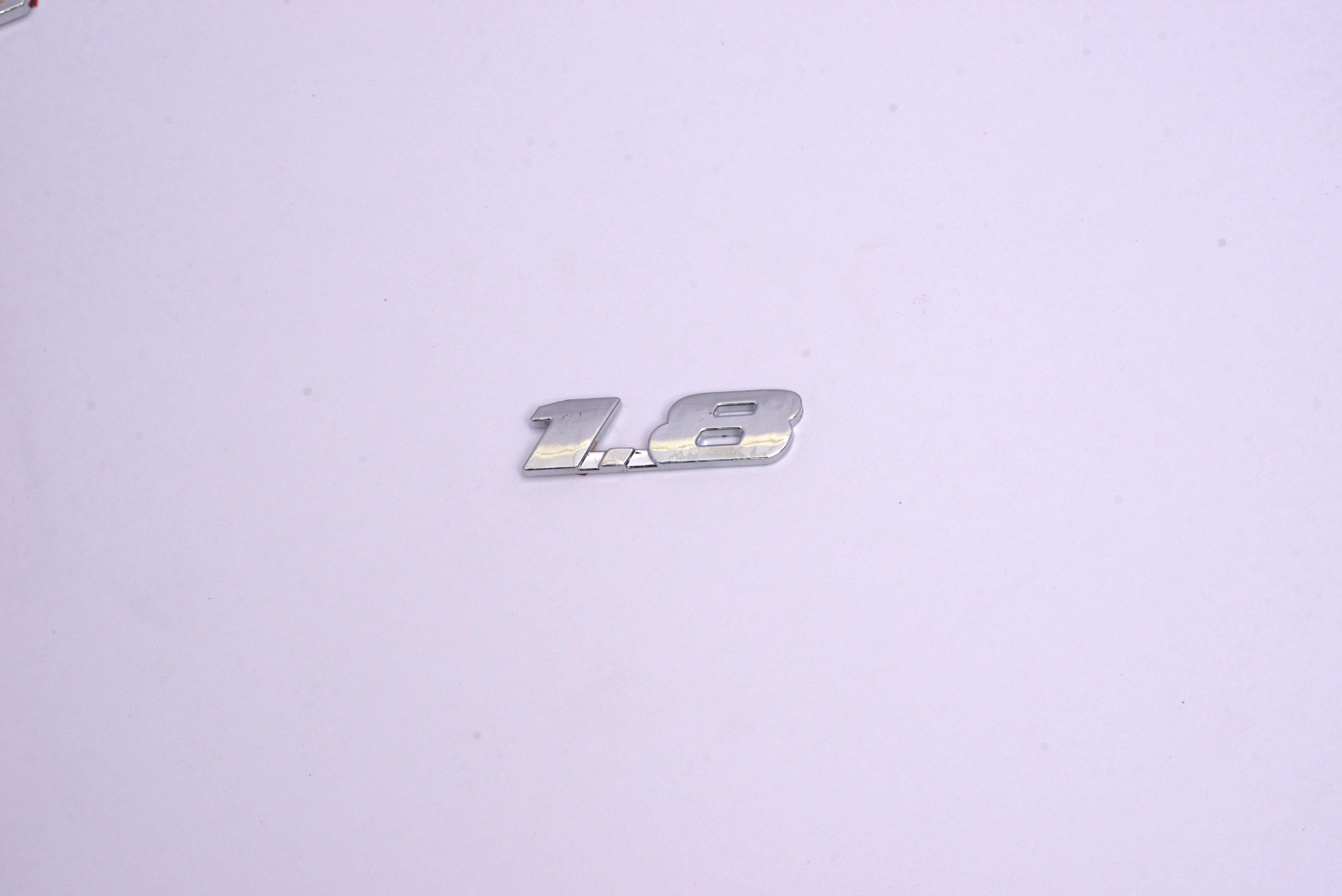1.8 Emblem Chrome 0size Italic 1.2x2.2inch-3x5.3 cm Chrome LC Badge
