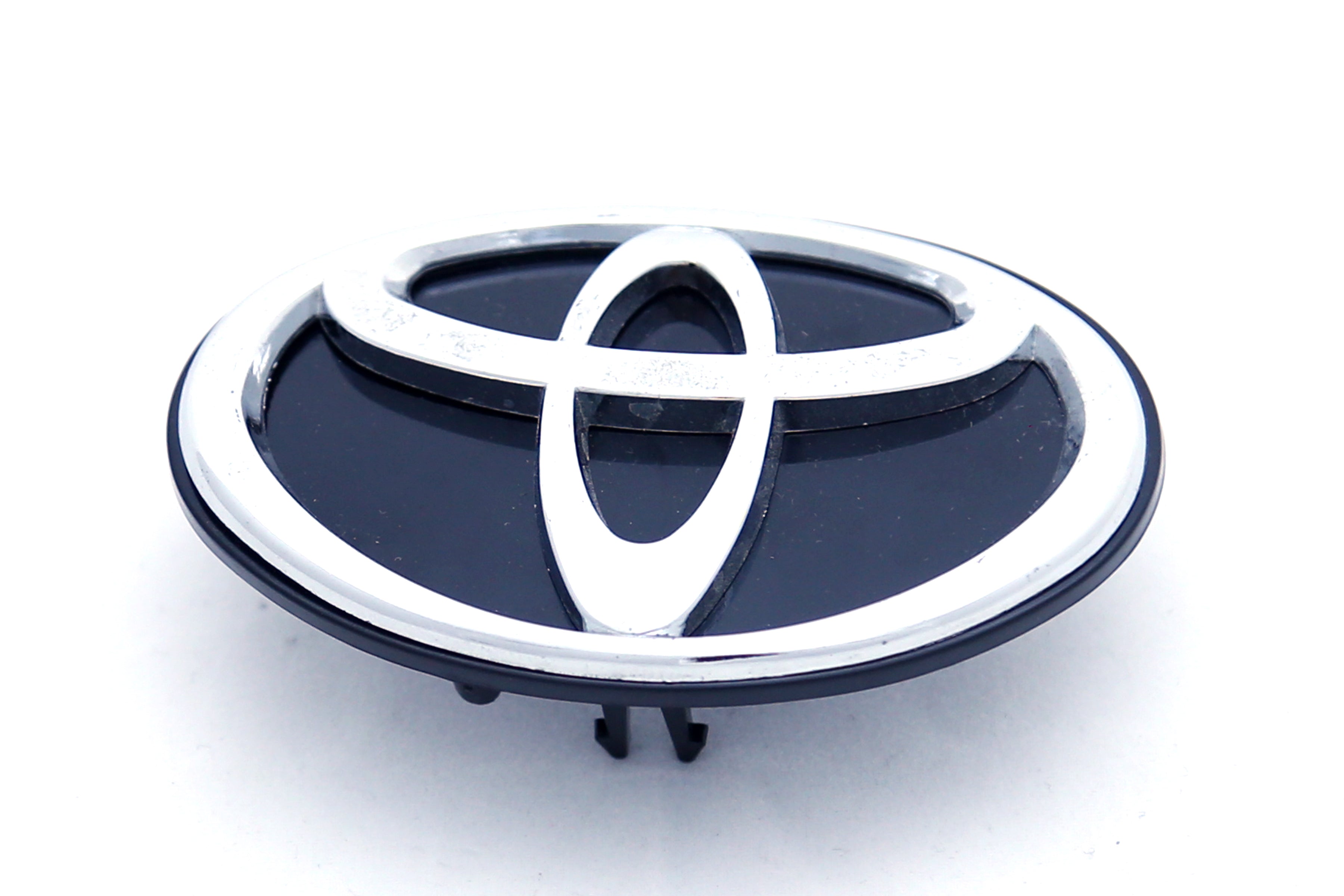 Toyota Logo 2.5x3.5inch-6.5x9cm 96 Grill Black Base Chrome LC Badge