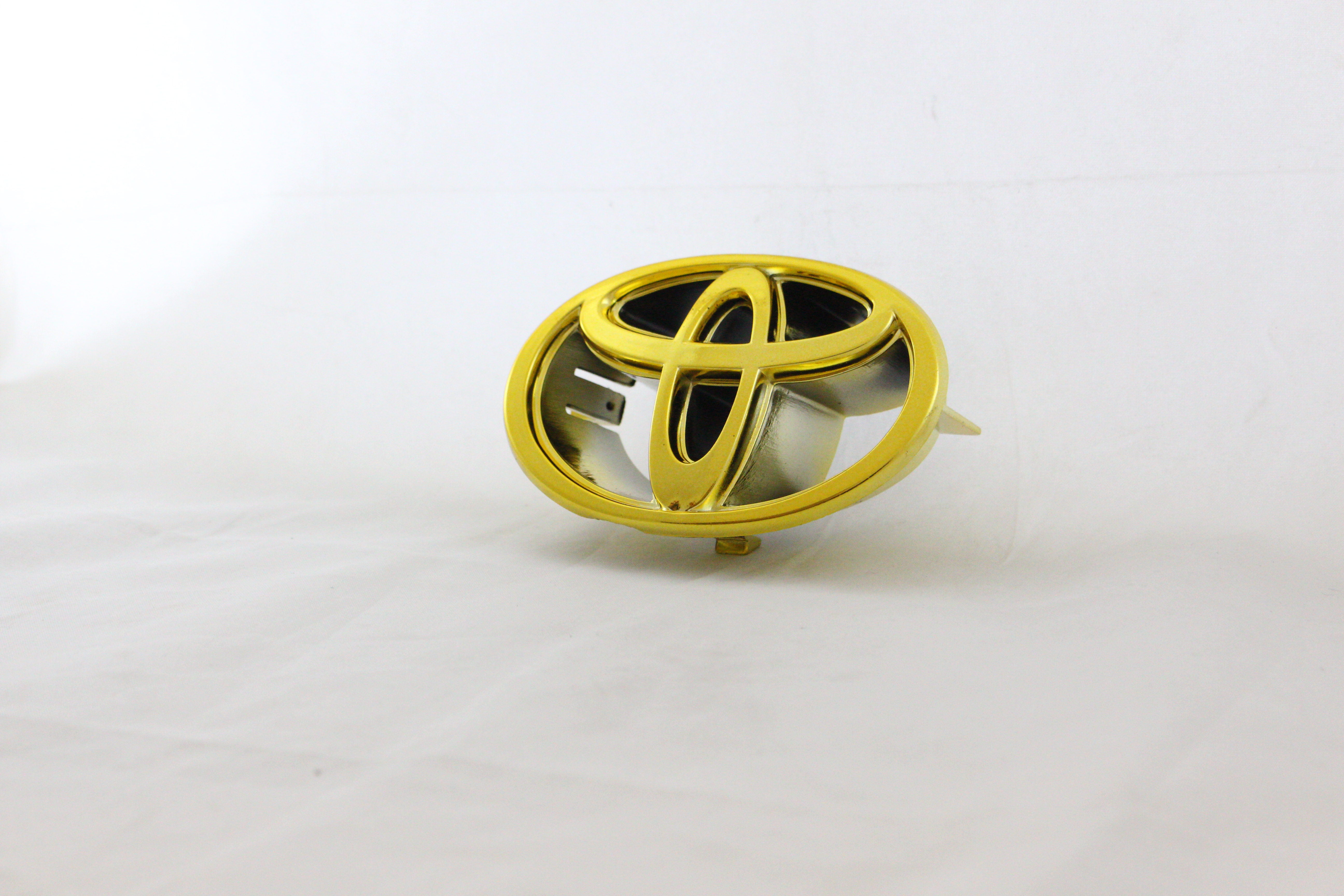 Toyota Logo 2.5x3.5inch-6.5x9cm Indus Grill Big Fitting Golden LC Badge