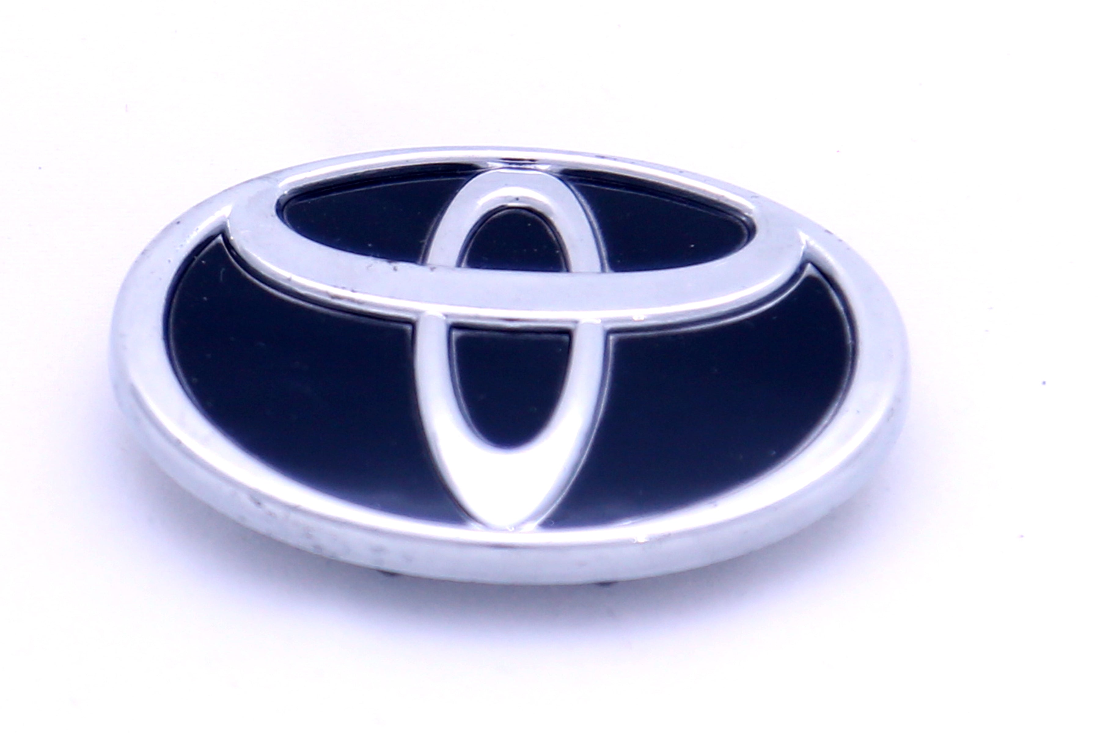 Toyota Logo Steering 2x2.5inch-4x6.5cm Big Pin Chrome Black ABS IP Badge